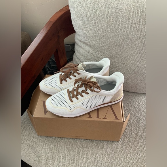 Vivaia Slip-On Mesh Sneakers new with box - Picture 5 of 7